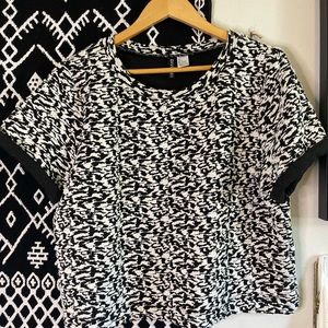 Black and White print top